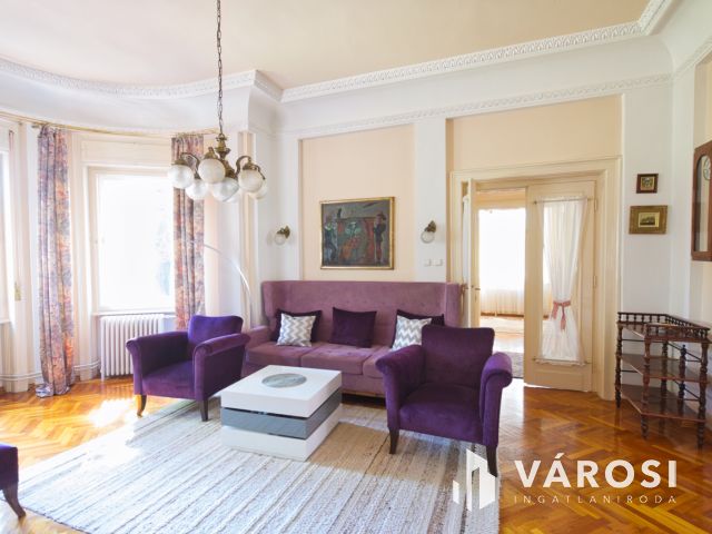 Kivételes hangulatú, belvárosi családi ház eladó