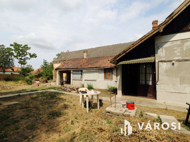 Tótkomlósi családi ház eladó