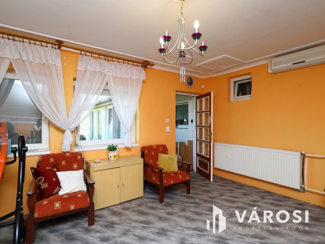 Kétgenerációs téglaház a Jókain.