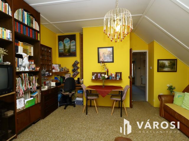 Kétgenerációs téglaház a Jókain.