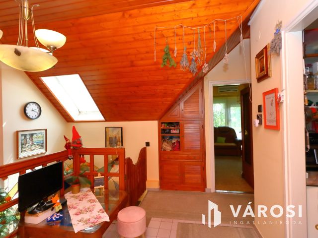 Kétgenerációs téglaház a Jókain.