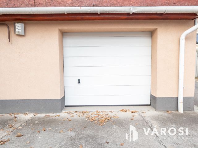 Eladó garázs a Főfasoron 1.