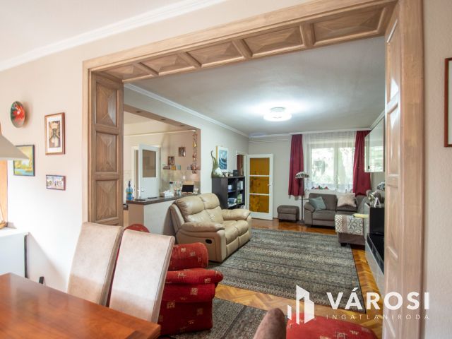 Eladó sorház saját udvarral és garázzsal