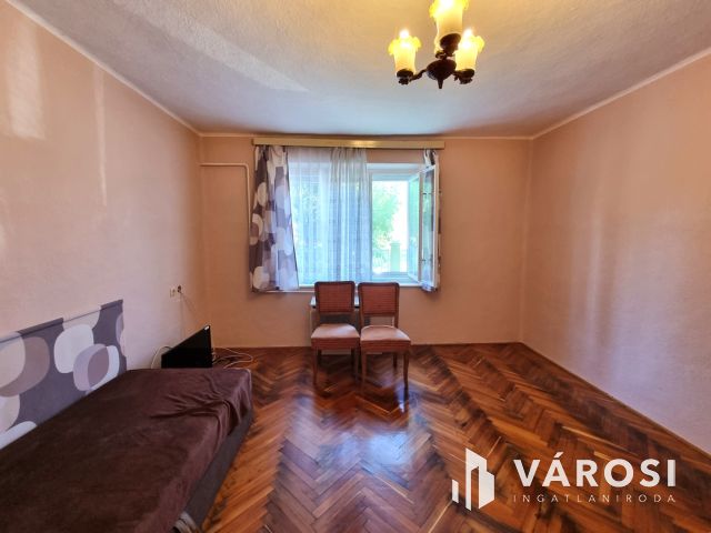 Lakható, korszerűsítést igénylő 98m2-es családi ház