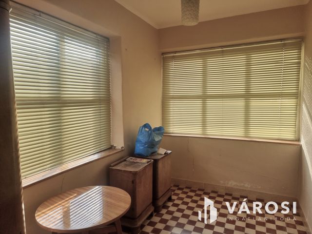 Lakható, korszerűsítést igénylő 98m2-es családi ház