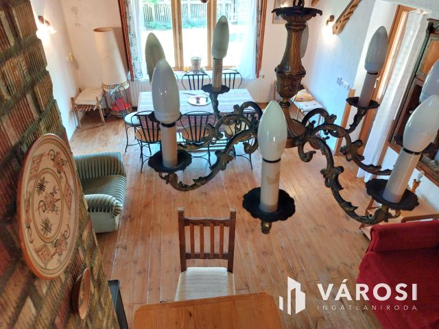 Toszkán hangulatú VíZPARTI HÁZ fürdőövezetben, napelemekkel