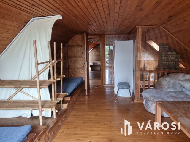 Toszkán hangulatú VíZPARTI HÁZ fürdőövezetben, napelemekkel