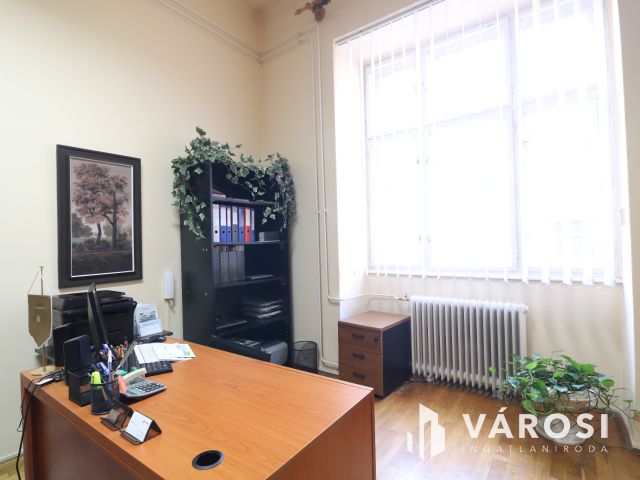 Belvárosi iroda a Szent István téren.