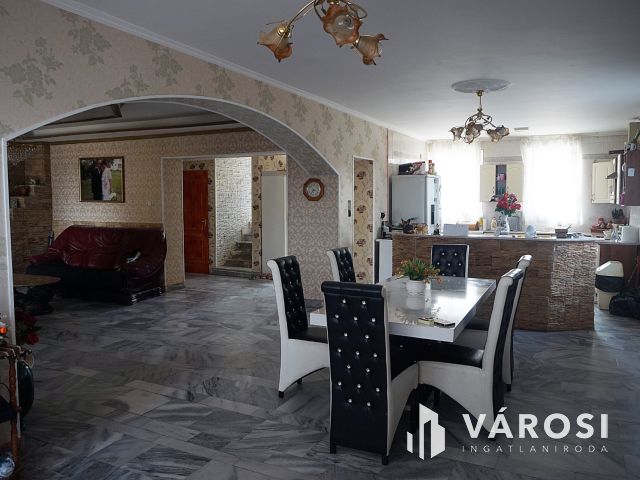Több generációs családi ház kiváló állapotban eladó!