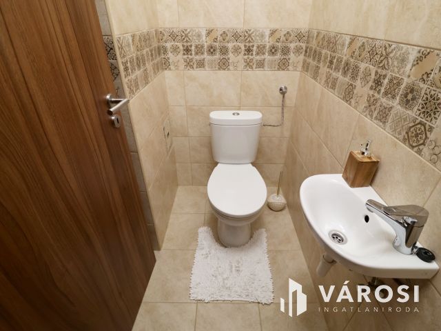 Felújított családi ház az Adyn