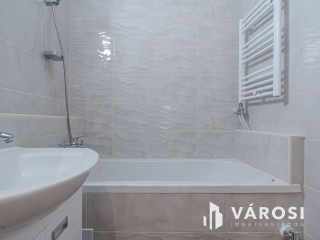 Magaslesen Újrokuson