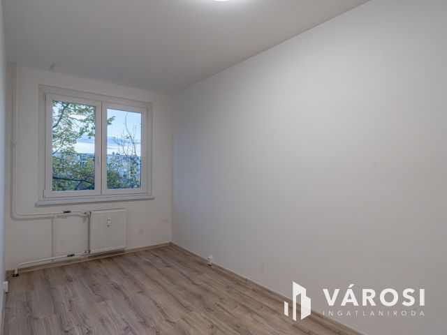 Magaslesen Újrokuson