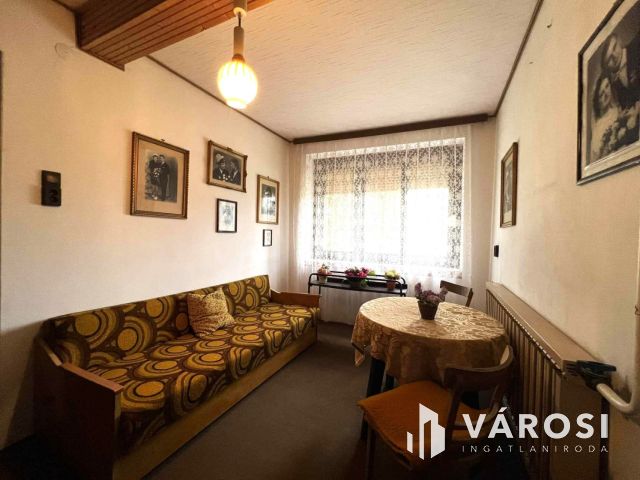 Tótkomlós belvárosában 3 szobás, jó elrendezésű ház eladó
