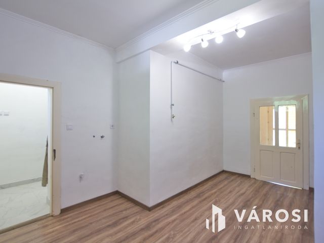 Belvárosi, 54 m2-es házrész eladó