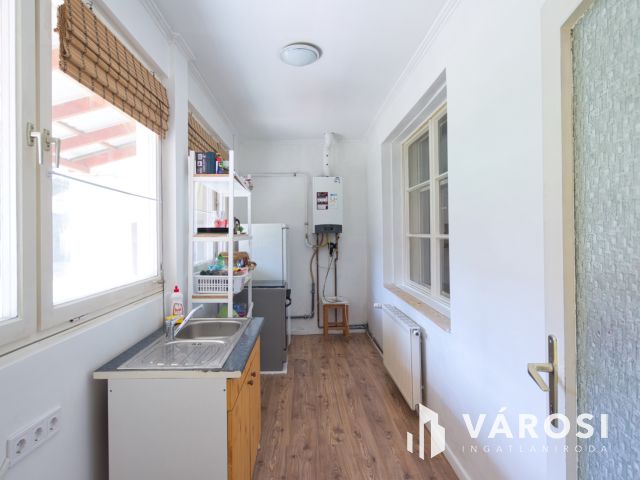 Belvárosi, 54 m2-es házrész eladó