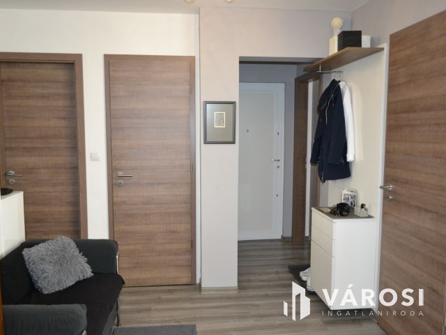 Újszerű 2+4 szobás földszinti kertkapcsolatos Balatonfüreden