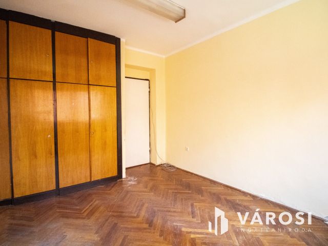 Kétszintes, 600 nm-es irodaház Orosháza központjában