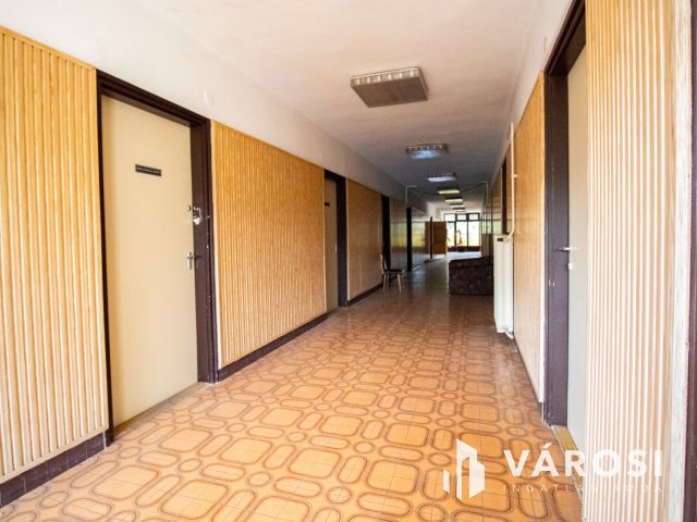 Kétszintes, 600 nm-es irodaház Orosháza központjában