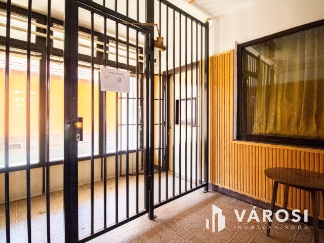 Kétszintes, 600 nm-es irodaház Orosháza központjában