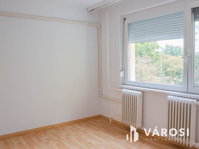 Frekventált helyen 2 szobás panelprogramos