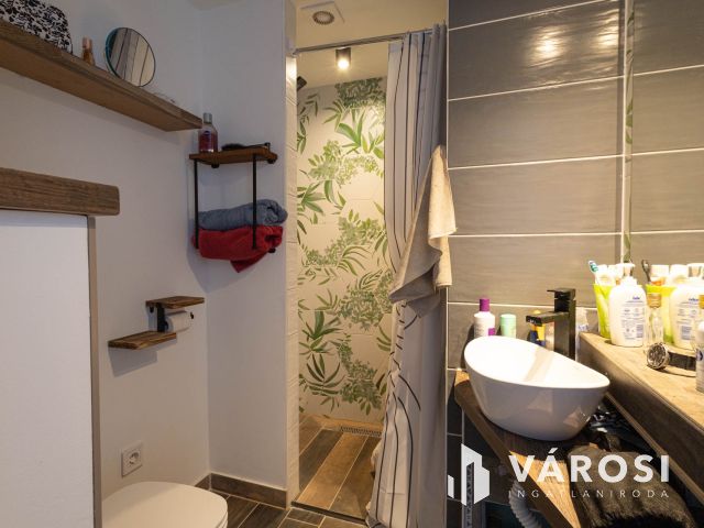 Móravárosi legénylakás garázs lehetőséggel