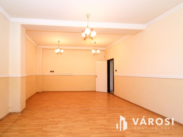 Eladó egy sokoldalúan hasznosítható ingatlan Orosházán!