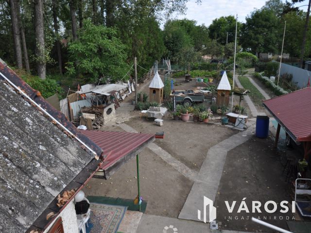 Hétvégi ház nagy kerttel Sziksóstón