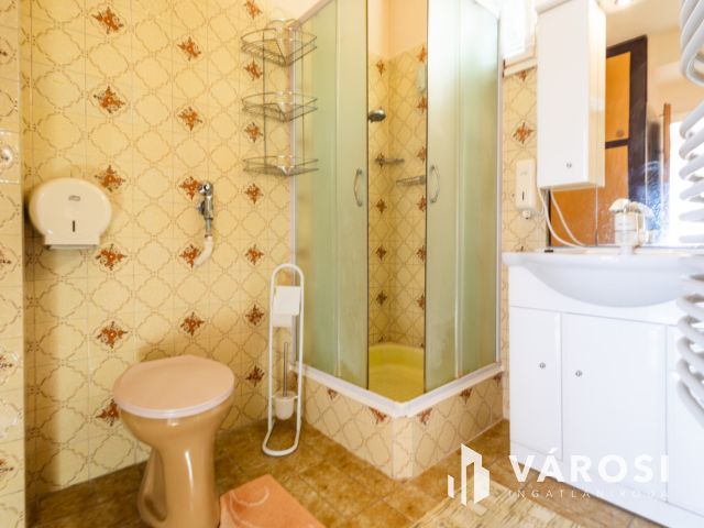 Tökéletes szerkezetű ház, tágas terekkel a Fürdőövezetben