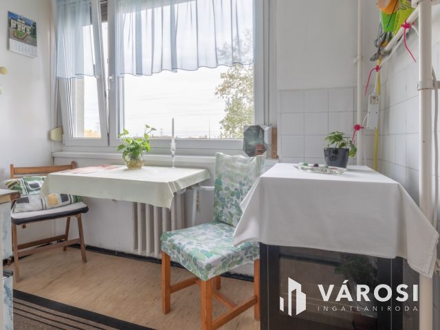 Mindenhez közel Újrókuson