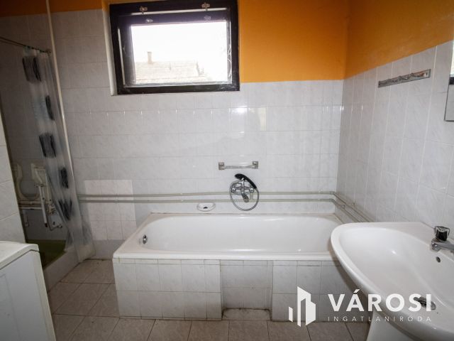 Tégla családi ház Nagybánhegyesen