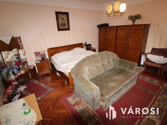 Gyulaváriban 3 szobás családi ház eladó.