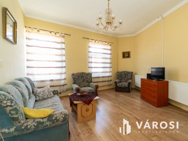 Vámospércs jó részén 5 szoba nappalis családi ház eladó!