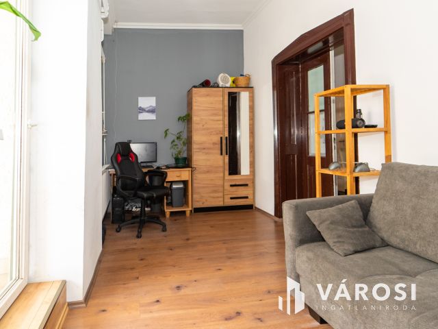 Vámospércs jó részén 5 szoba nappalis családi ház eladó!