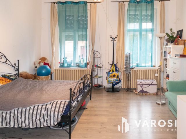 Többgenerációs Családi ház  Kiskundorozsma központi részén.