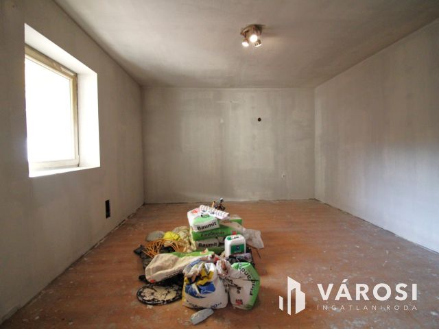 Felújítandó 3 szobás ház Susánban