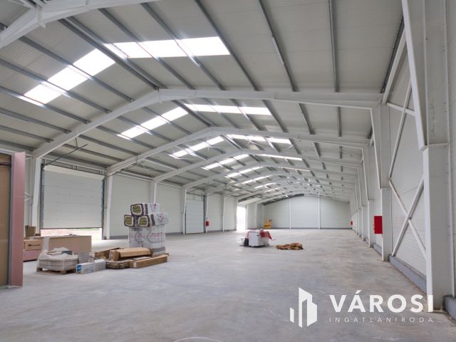 1350 m2-es csarnok kiadó