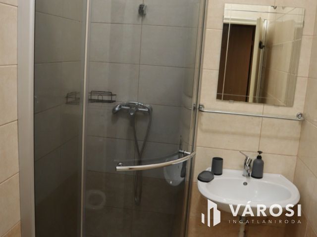 10 lakóegységes üdülőház Siófok Ezüstpartján eladó