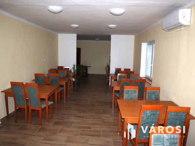 10 lakóegységes üdülőház Siófok Ezüstpartján eladó