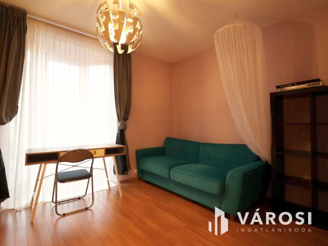 Kiadó természetközeli családi ház