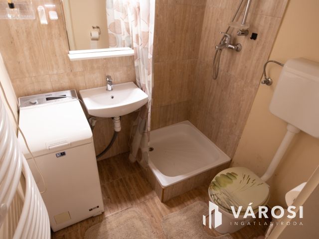 Pozsonyi földszinti takaros lakás