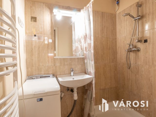 Pozsonyi földszinti takaros lakás