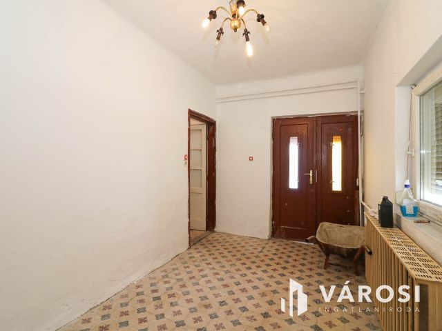 Felújítandó kádár kocka Gyomaendrődön