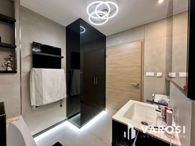 Luxus minőségben felújított panorámás lakás Eladó