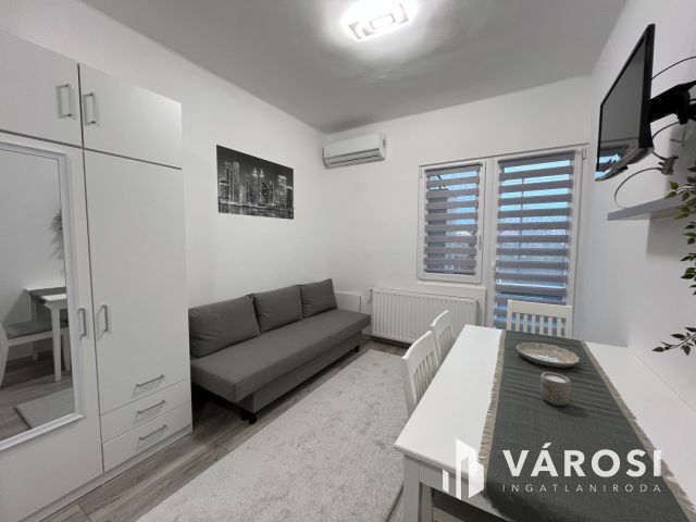 Hajdúszoboszlói, Nagyon Cool Kis Lakás, Nagy Terasszal!