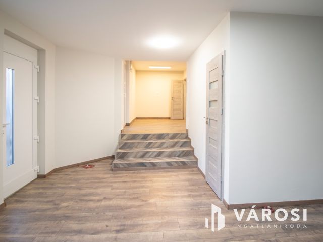 Új családi ház, garázzsal