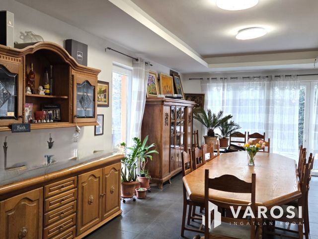 Madárcsicsergős otthon nagy kerttel – ház Debrecen határán