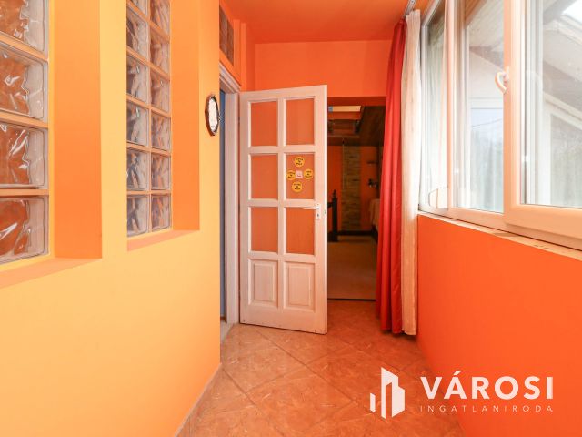 Kétlakásos családi ház Szentes belvárosában
