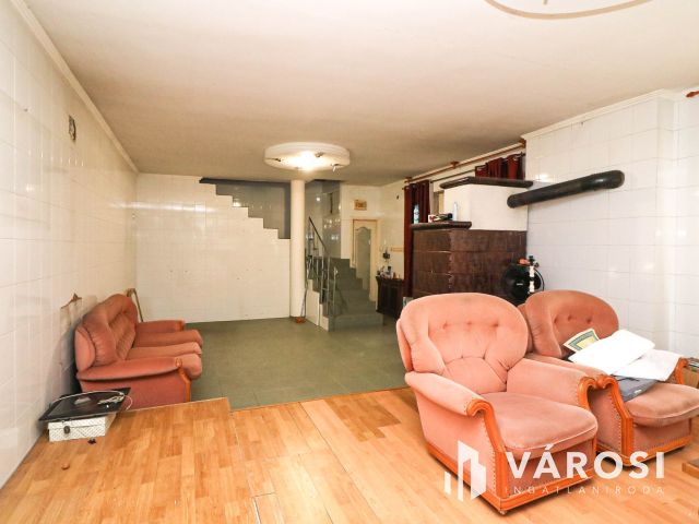 Kétlakásos családi ház Szentes belvárosában