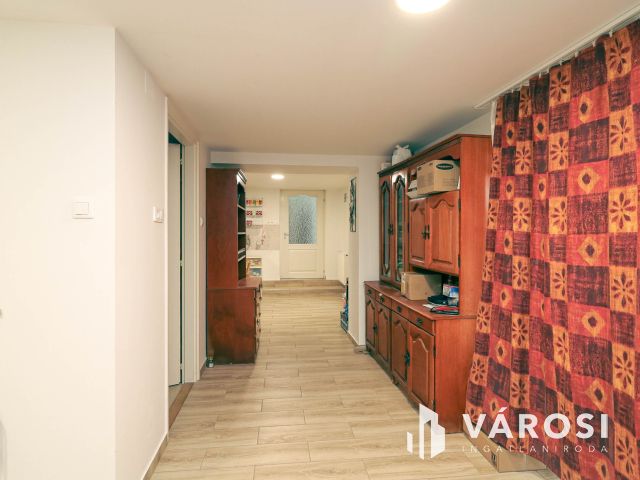 Békésen családi ház tágas telekkel eladó!