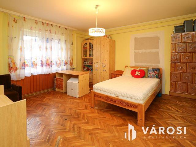 Békésen családi ház tágas telekkel eladó!